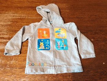 Sweat zippé à capuche Winnie taille 36 mois