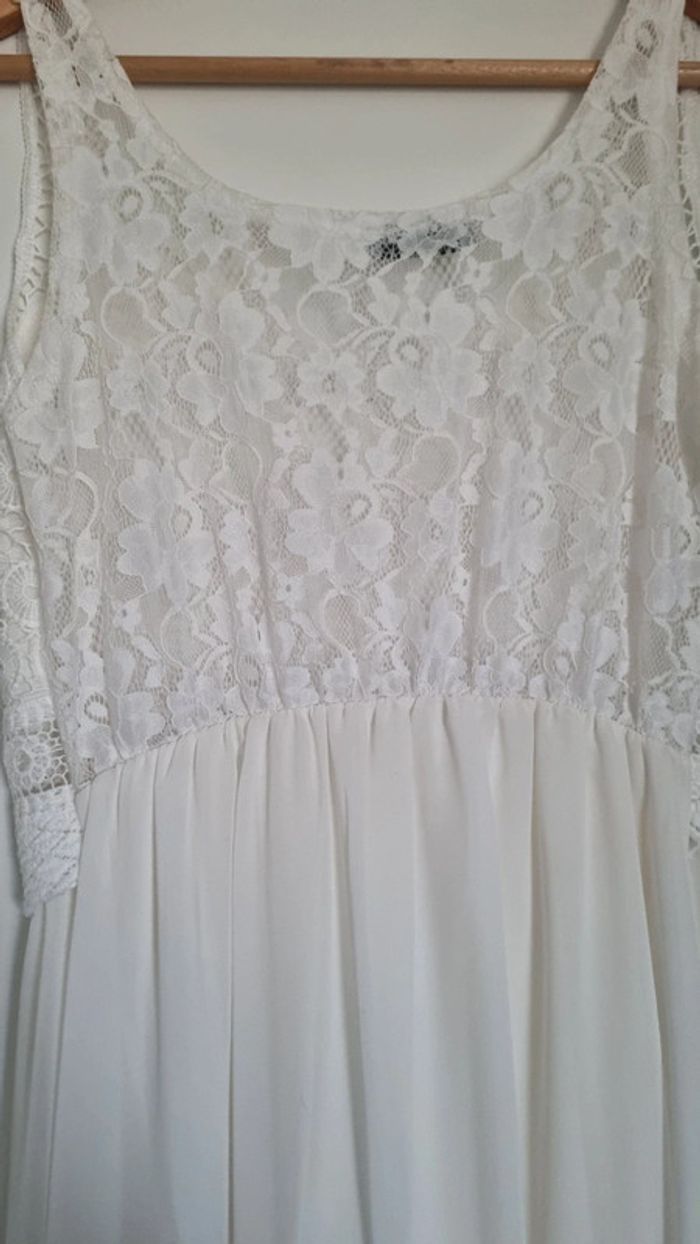 Robe blanche à bretelles en crochet et dentelle - photo numéro 6