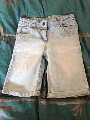 Short en jeans effet usé taille 9 ans