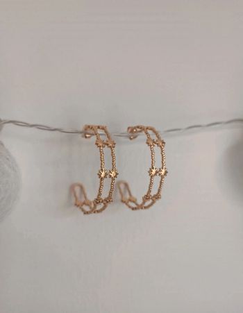 Boucles d'oreilles "Kelian" créoles dorées en acier inoxydable motif étoiles Bohm Neuf