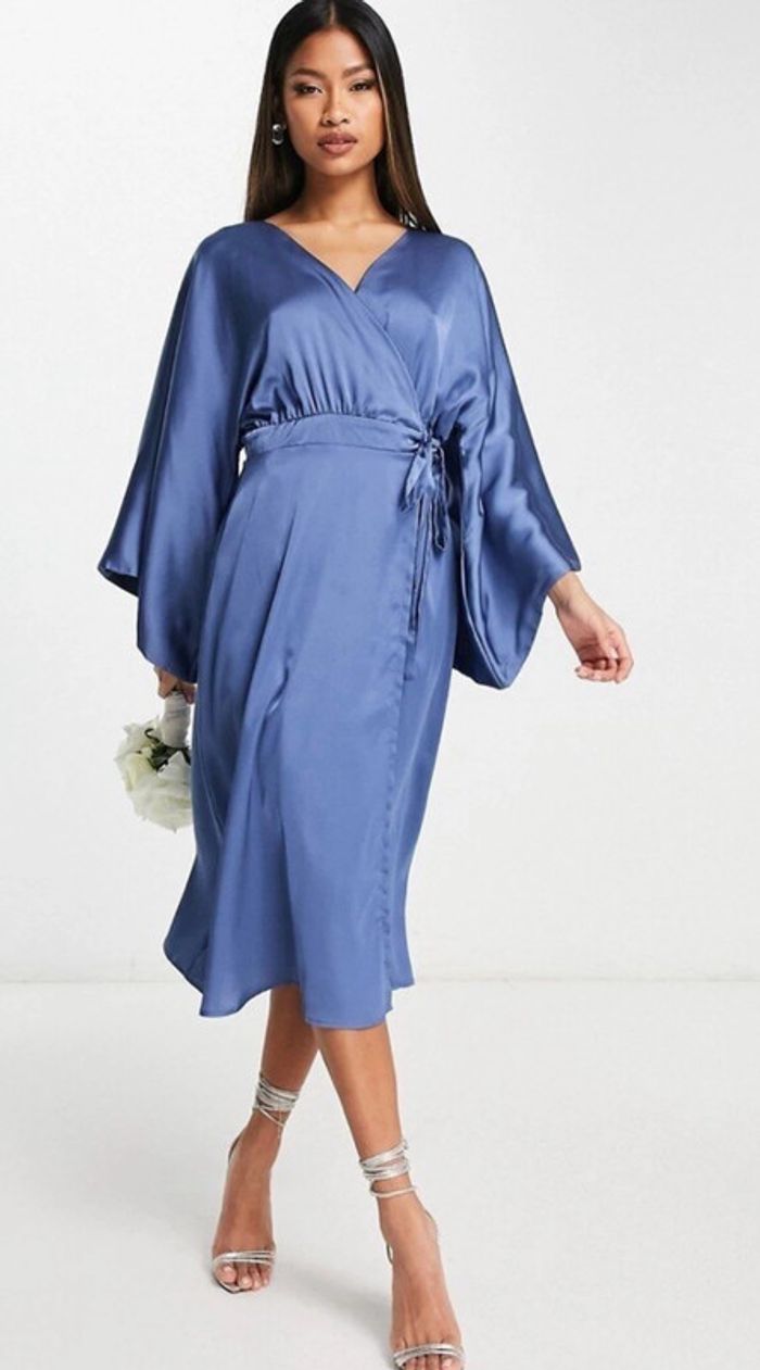 👗 🌻Robe longue portefeuille en satin à manches kimono TFNC bleu foncé- très bon état - taille 38 - photo numéro 8