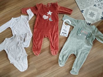 Lot nuit bébé 9 mois avec 2 pyjamas + 2 bodies bébé (Gémo)