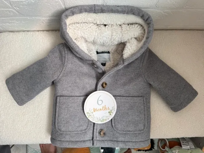 Manteau fourré a l’intérieur • Kiabi • taille 6 mois