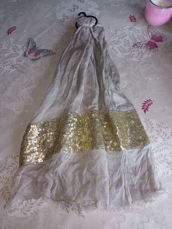 Joli foulard gris/or neuf