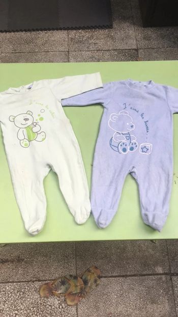2 pyjamas