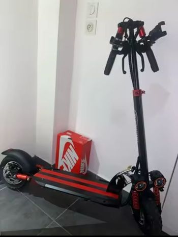 Trottinette électrique  puissant  1000 Watt 45 km/h 90 km d'autonomie neuve avec étiquette première main jamais été utilisée  siège démontable