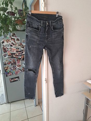 Jean troué extensible zara taille 38