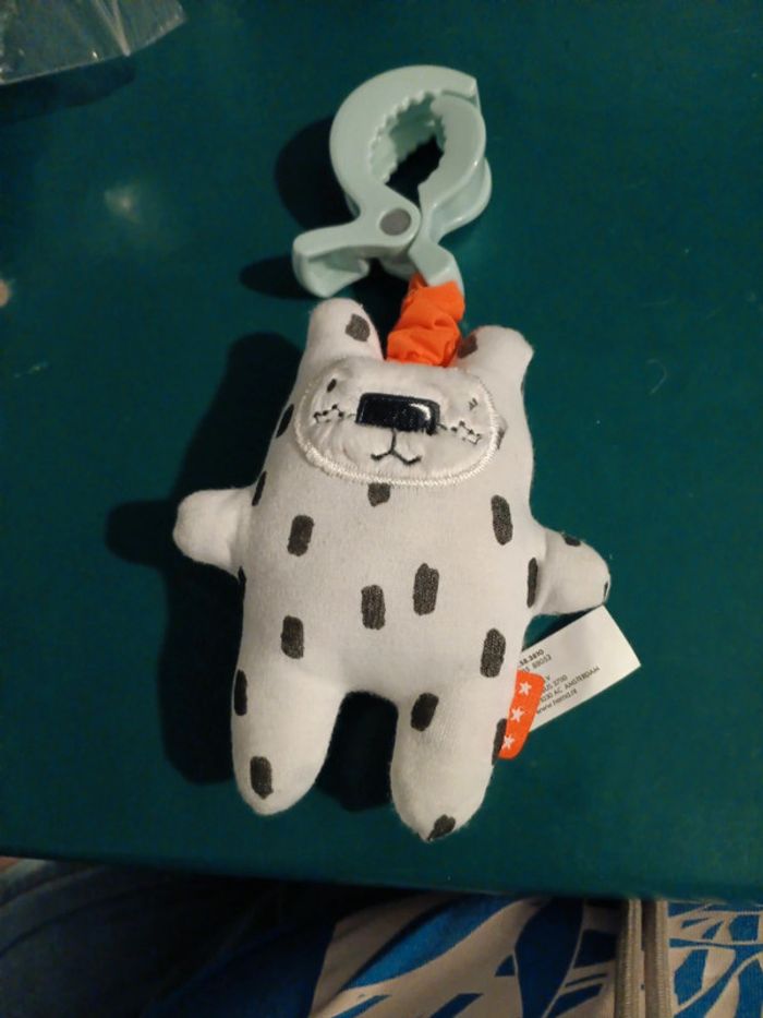 Peluche qui s'accroche et vibre