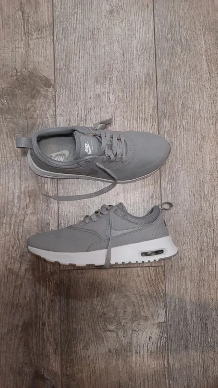 Basket Nike Air Max Thea 36.5 - photo numéro 2