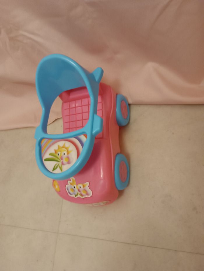Pousse pousse poupée