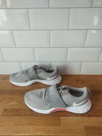 Baskets Nike renew retalation 4 T 47.5