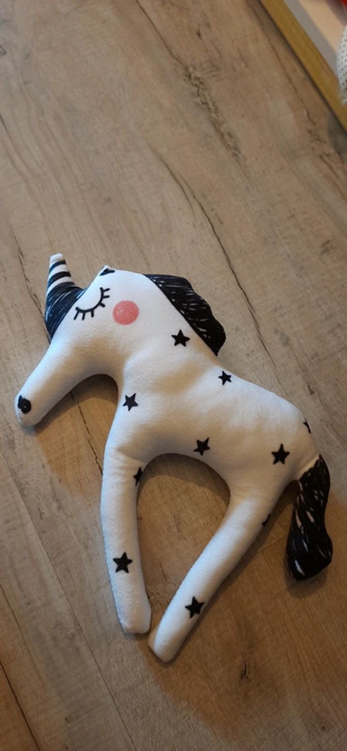 Peluche licorne n&b