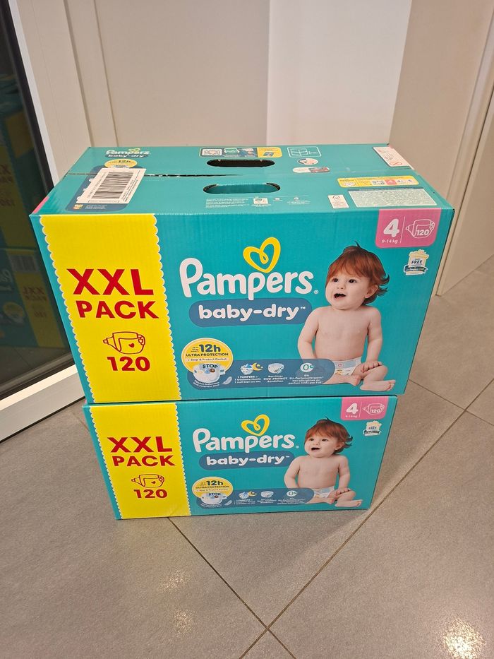 Lot de 2 cartons de couches pampers pack XXL taille 4