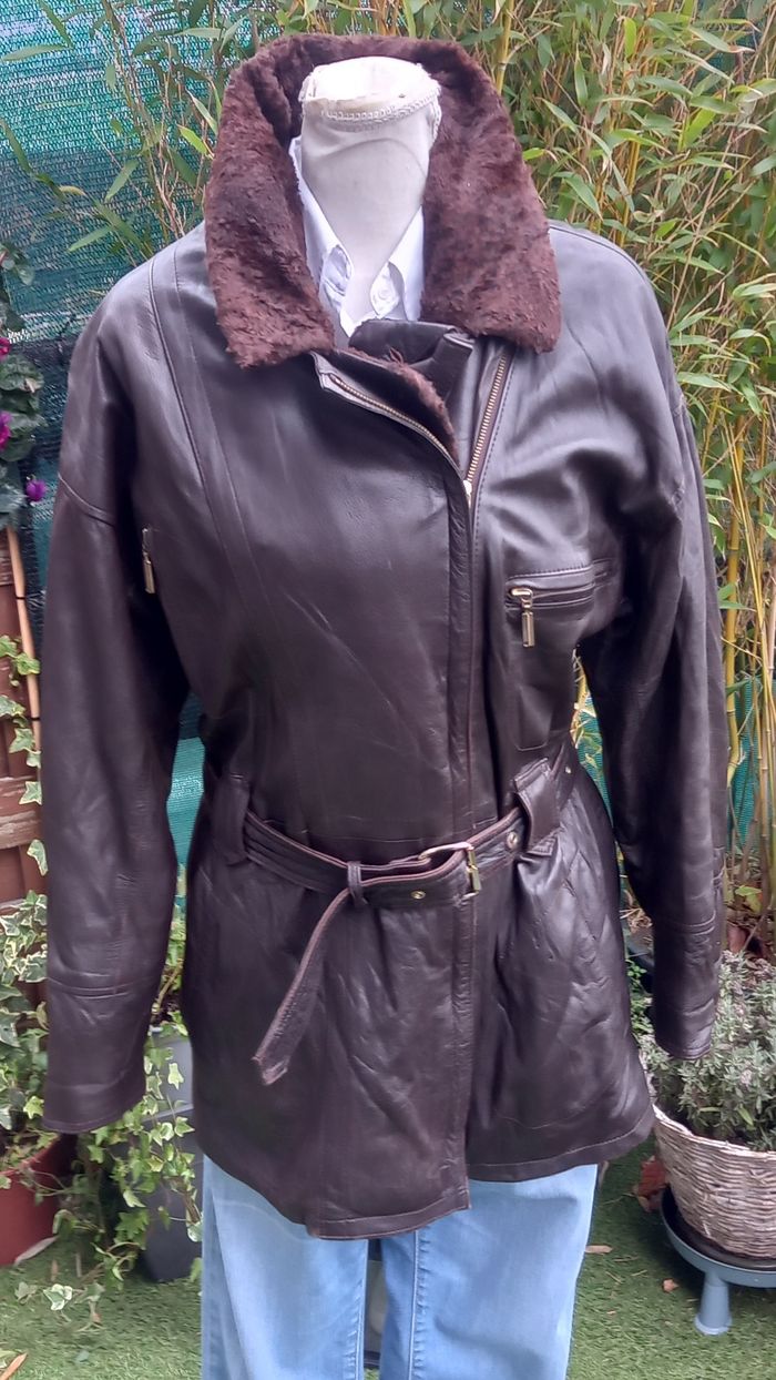Très belle veste en cuir véritable :Fabiani