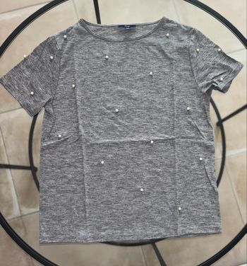 T-shirt gris à perles blanche