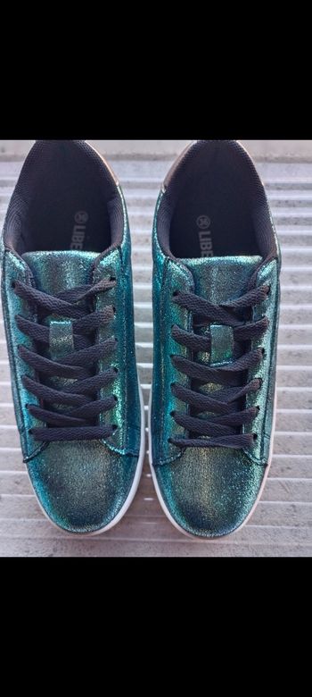 Chaussures basses turquoise neuves en 36 Liberto