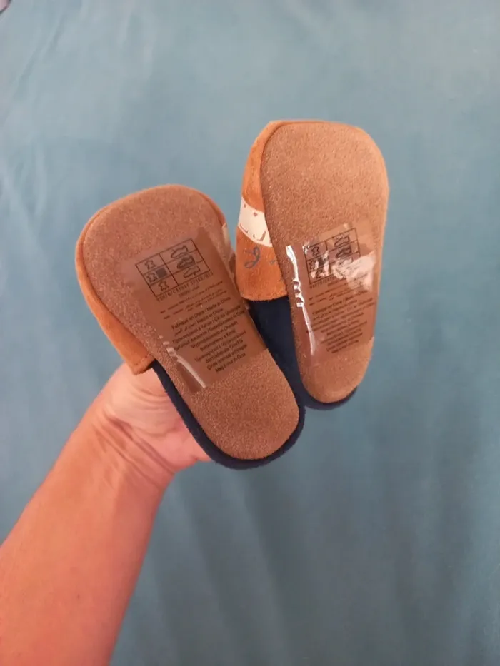 Petits chaussons souples Tape à l'œil neufs 3/6 mois - photo numéro 2