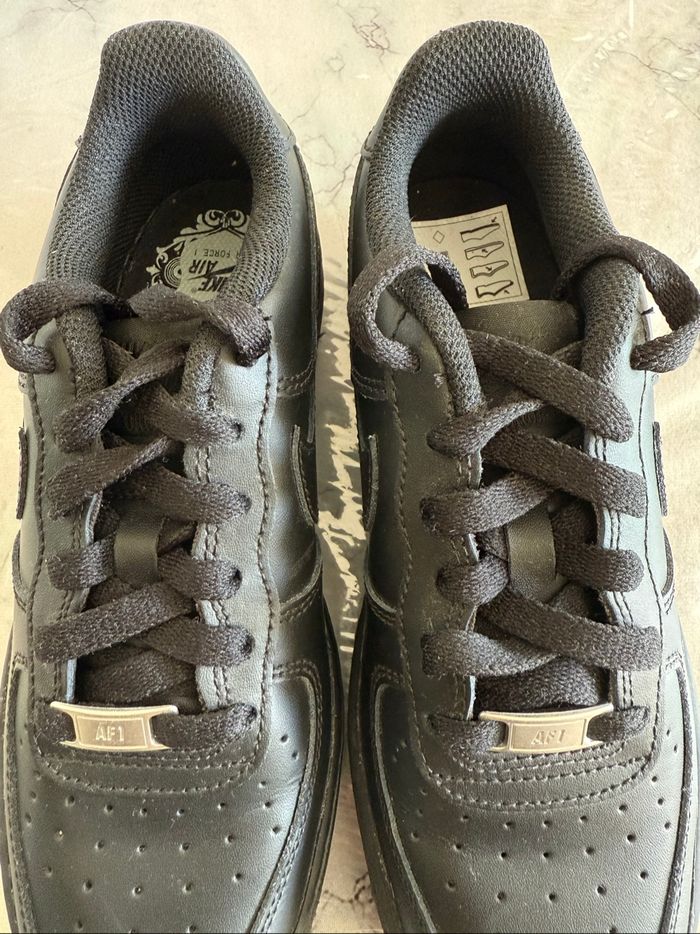 👟 Nike Air Force 1 noires – Pointure 36,5 - photo numéro 8