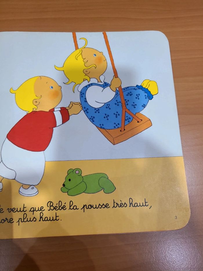 Picotit bébé pousse nounous sur la balançoires - photo numéro 2