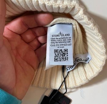 Bonnet stone island crème neuf