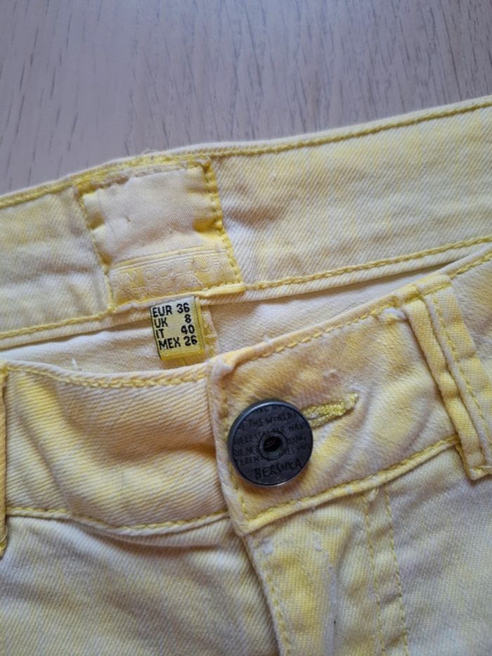 Short jaune délavé - photo numéro 3