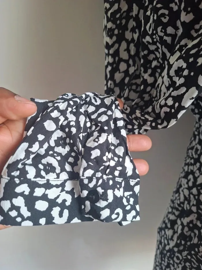 Robe porte-feuille imprimée noir et blanc - chic et fluide, Goa, neuve, taille 2 ( taille S) - photo numéro 5