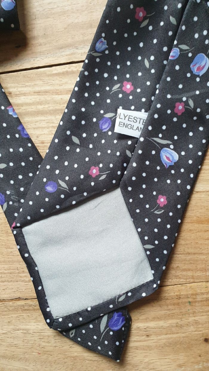 Cravate noire motif fleurs roses et violettes polyester - photo numéro 2