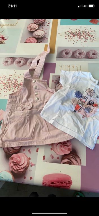 Robe salopette et t-shirt