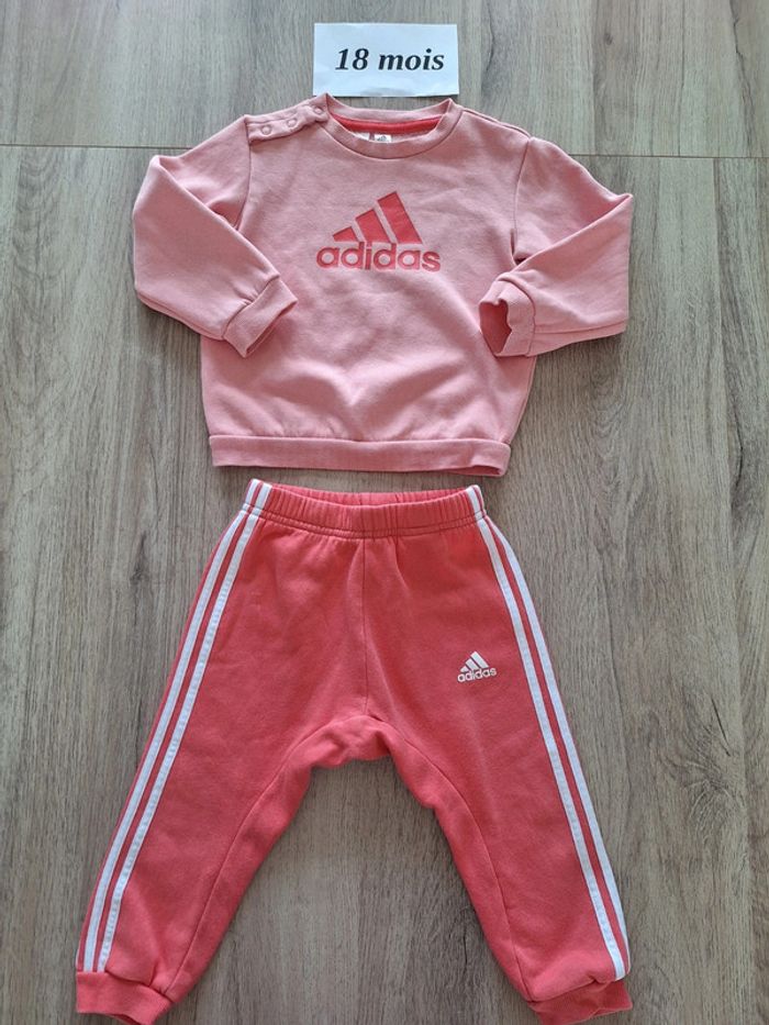 Ensemble surevetement adidas 12/18 mois
