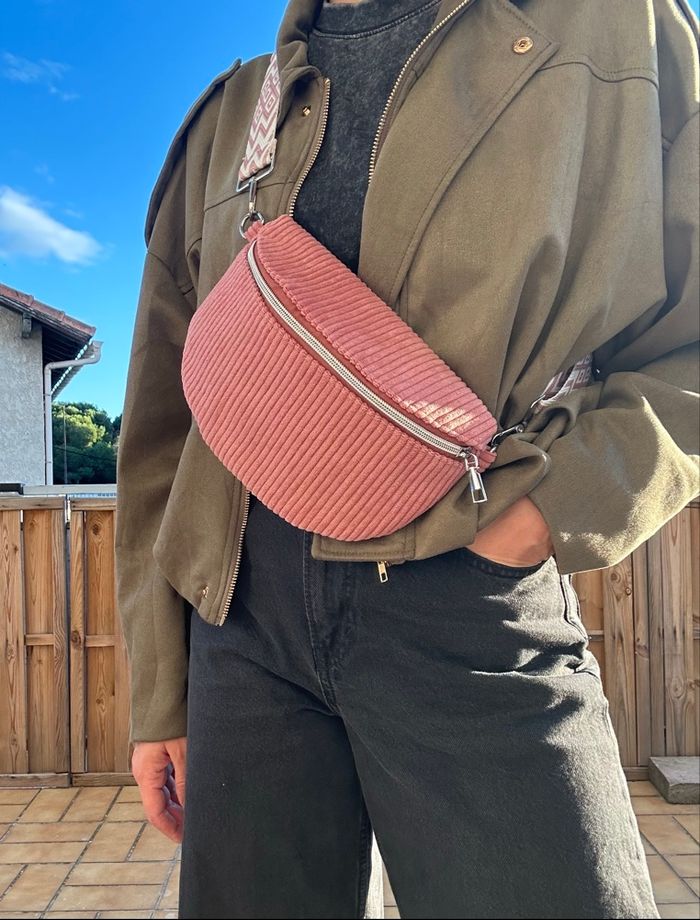 Sac banane rose velours côtelé - photo numéro 2