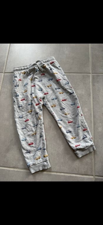 Jogging avec des voitures Taille 36 mois