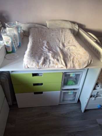 Table à langer avec rangements (commode) très bon état