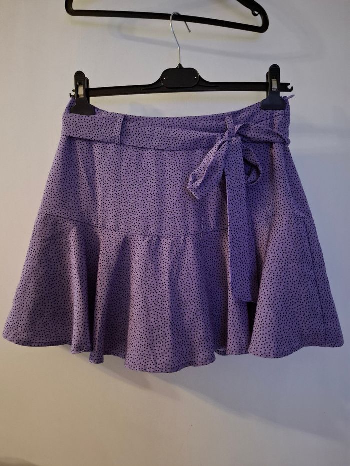 Jupe short stradivarius taille 38 convient à une taille 36 mesure dans l'annonce - photo numéro 1