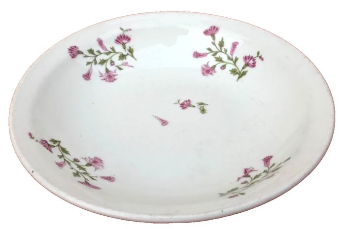 Années 1900 Assiette creuse Porcelaine blanche à décor floral