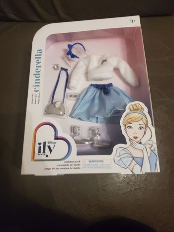 Vetement barbie cendrillon Disney ily