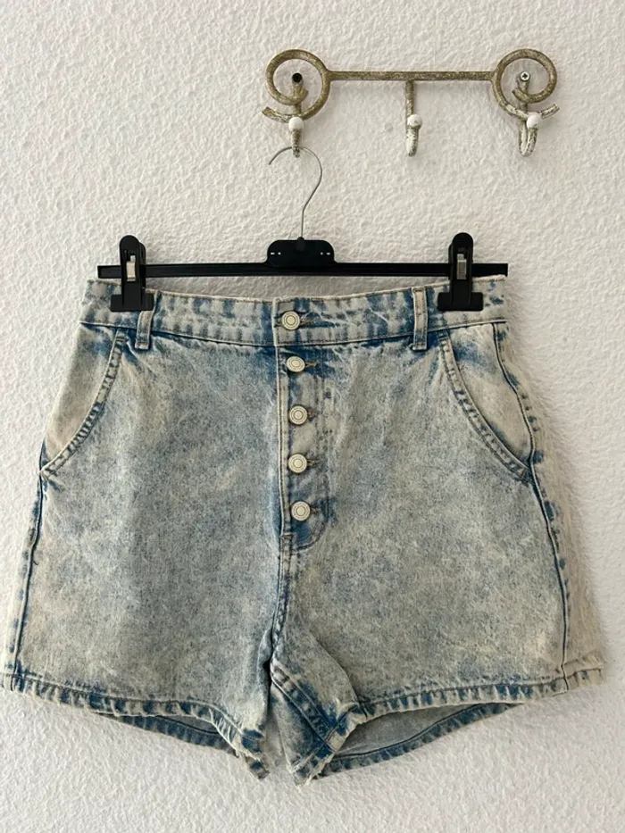 Short en jean délavé