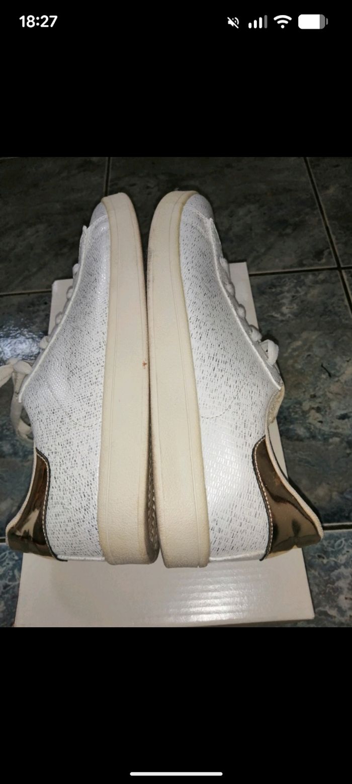 Baskets femme blanches mouchetées et décor doré. Taille 41 - photo numéro 4