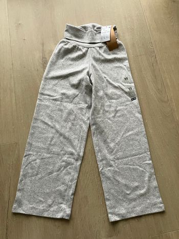Pantalon style yoga confortable 8 ans neuf avec étiquette 
