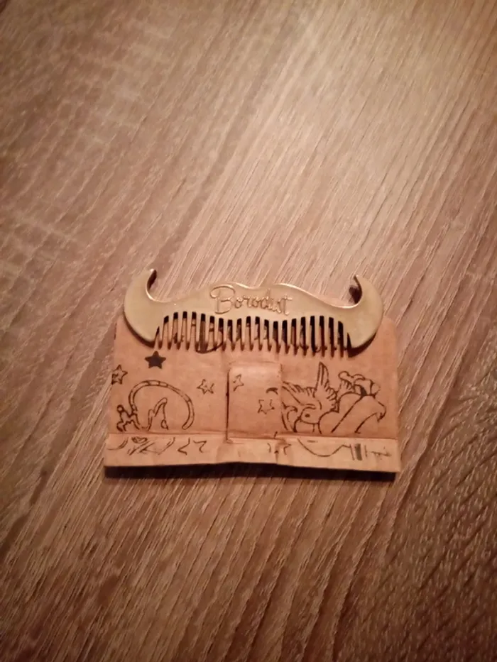 Peigne pour barbe ou moustache