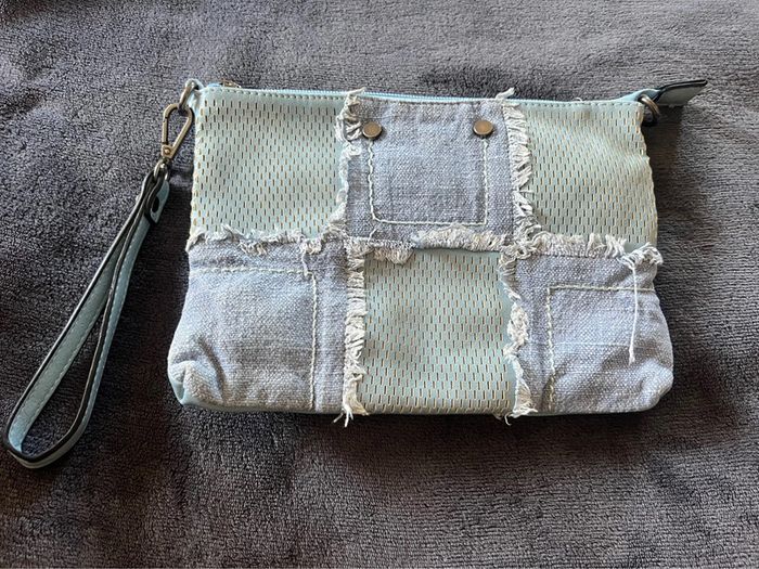 Lot de trois pochettes trousses en bon état juste la bleu jean un peu abîmer voir photos - photo numéro 3
