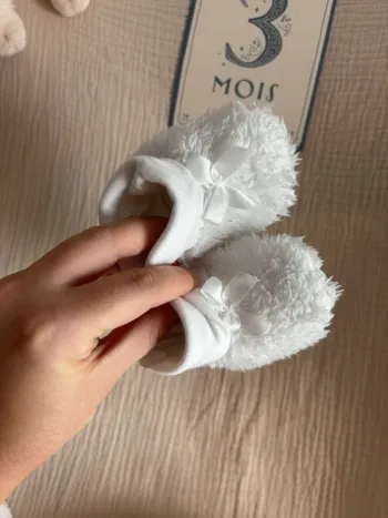 Chaussons blanc taille 3/6 mois
