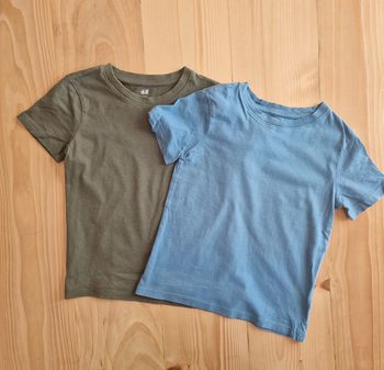 Lot de 2 t-shirt H&M 4/6 ans dont 1 imparfait