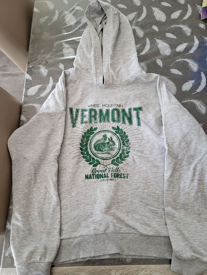 Sweat-shirt à capuche taille XS soit 12 ans
