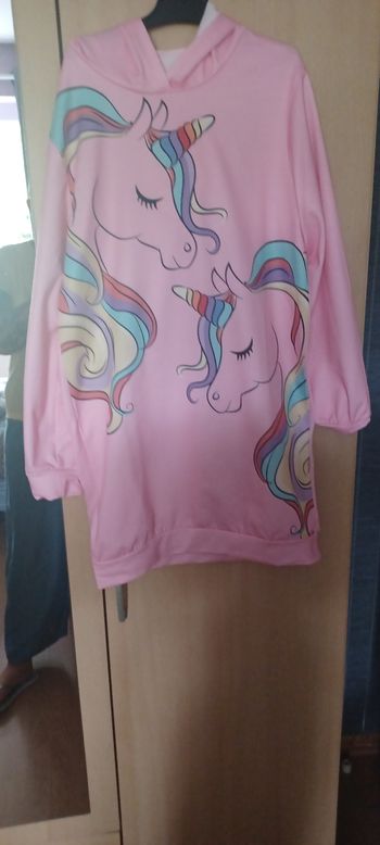 Très jolie robe pull à capuche fille T 10 ans