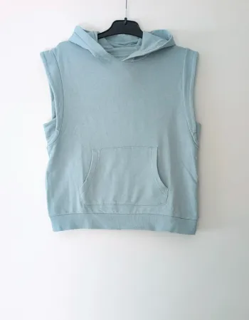 Sweat-shirt à capuche sans manche vert d'eau Très bon état - Kiabi - 10 ans