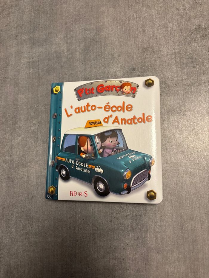 Livre, petit garçon, l’auto-école d’Anatole
