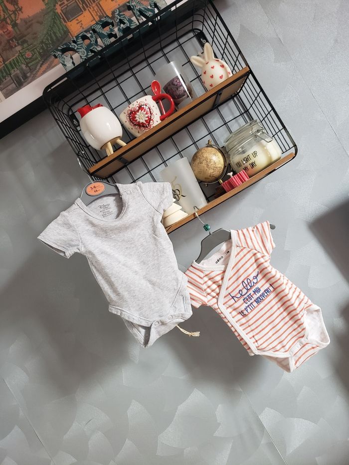 Lot de 2 bodys 🎀 Disney baby et gemo 3 mois 3€