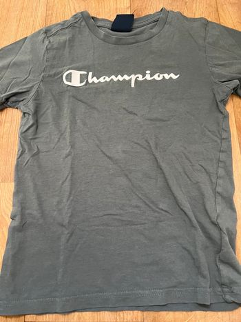 Tee-shirt champion