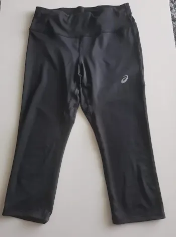 cycliste short 3/4 asics  taille M