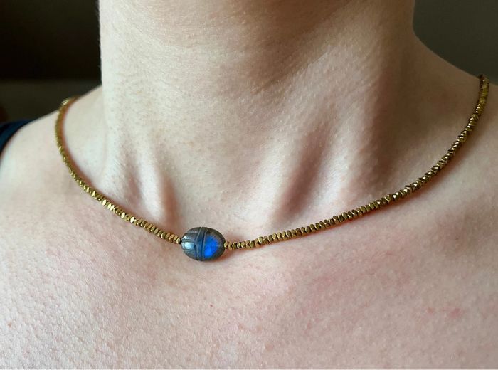 Collier amulette scarabée Labradorite et micro hématites - photo numéro 12